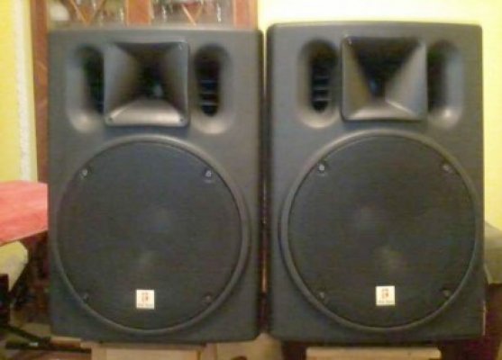 Cercetată de poliţişti pentru că difuzat muzică ambientală
